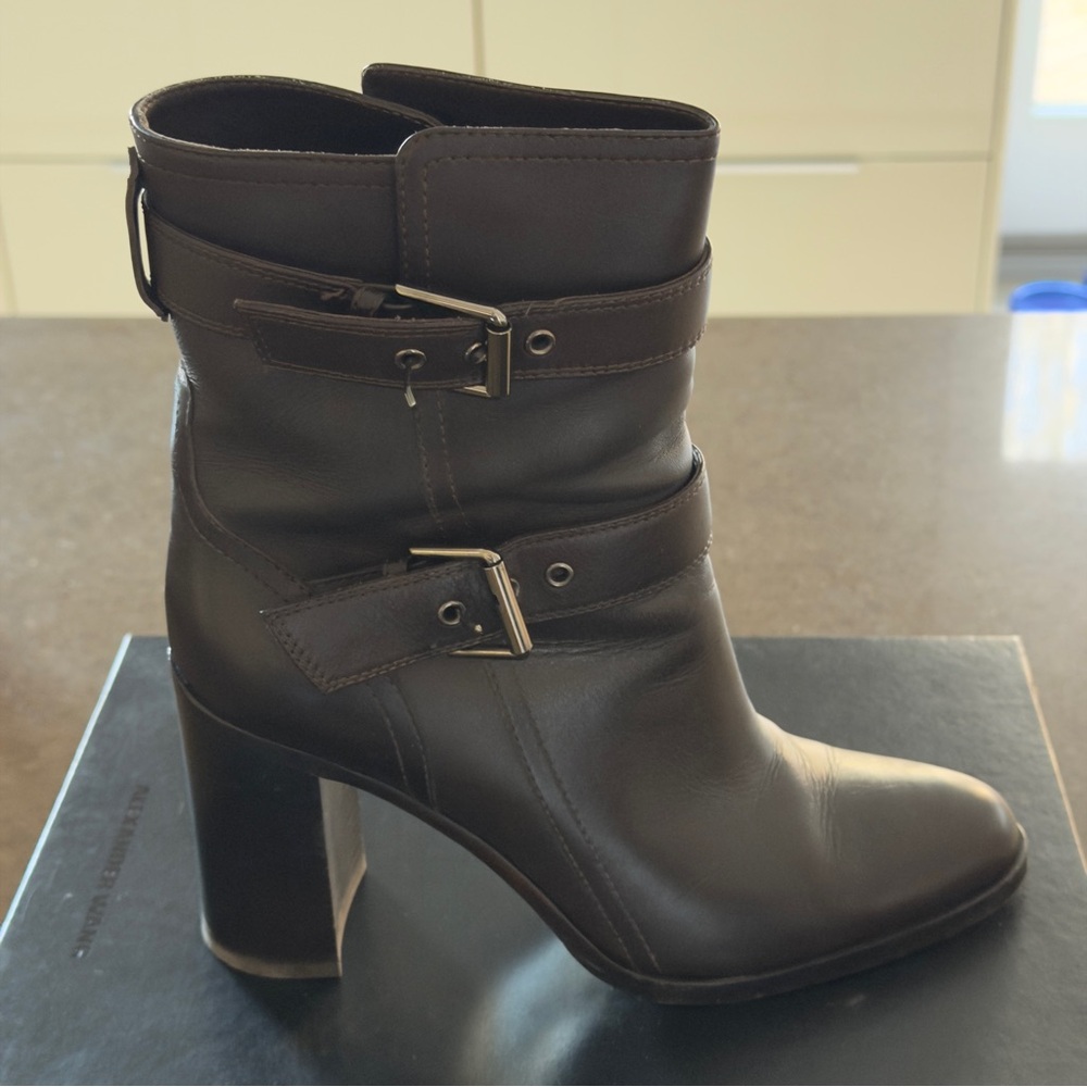 Gianvito Rossi Elegant Brown Leather Ankle Boots